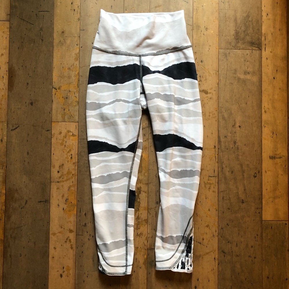 Lululemon high waisted leggings.